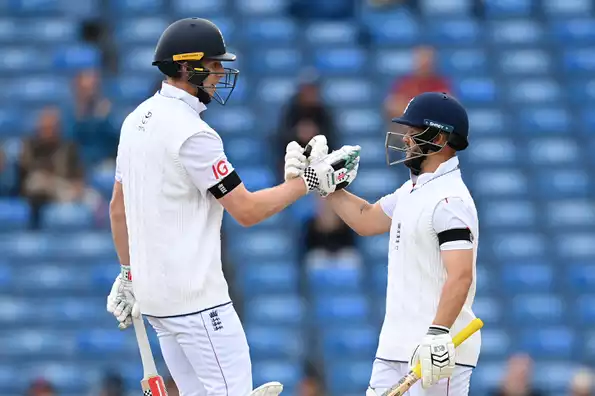 England's openers set the tone for the chase.